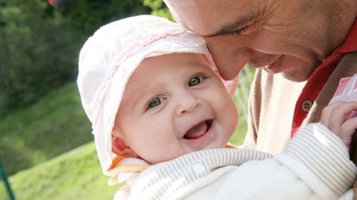 Imparare a parlare? Difficile con la guerra tra papà e mamma