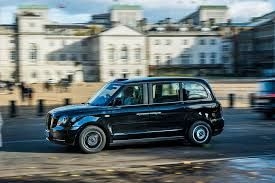 Per salvare l’ambiente, Parigi prende il taxi ‘londinese’