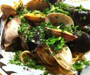 #UEverofalso: c'è un complotto UE contro lo spaghetto alle vongole. Sarà vero? 