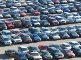 Italia deferita per le regole su assicurazioni automobili