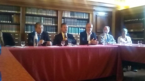 Esempio per i giovani: il Consiglio veneto dona il sangue