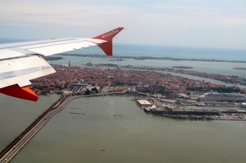 Il cielo di Venezia si tinge del tricolore transalpino