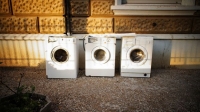 immagine: Troppe le lavatrici & c. smaltite fuori dalla differenziata