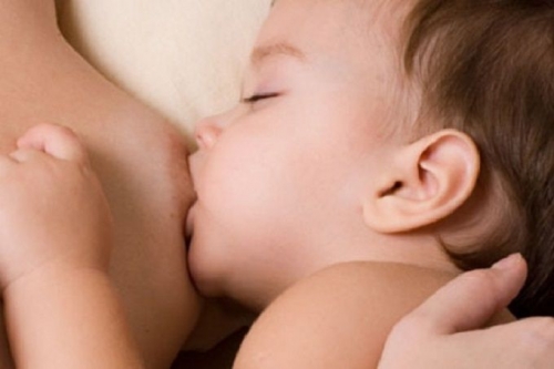 Il latte materno è una risorsa preziosa per i neonati