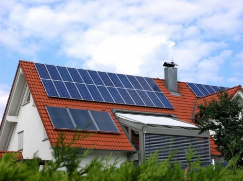 Cresce la buona abitudine del fotovoltaico sul tetto di casa