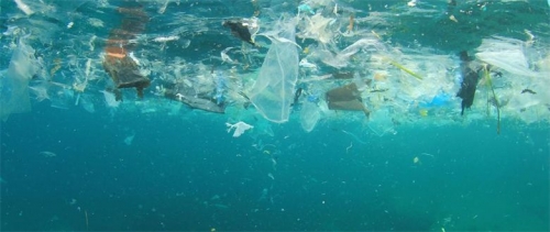 Carburante ecologico dalla plastica che inquina gli oceani