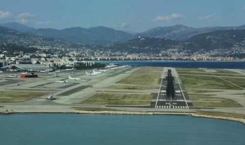 Il Governo francese svende gli aeroporti per salvare l'atomo