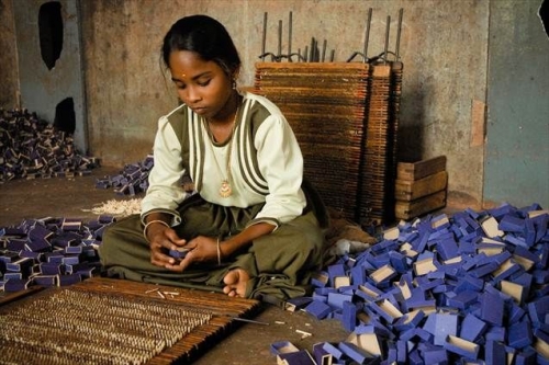 L’Europa chiede di tutelare anche i lavoratori asiatici del tessile