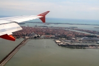 immagine: Il cielo di Venezia si tinge del tricolore transalpino